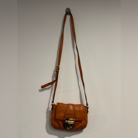 MICHAEL KORS Charlton Brown Leather Gold Push Lock Crossbody Shoulder Bag Purse - Picture 3 of 16
